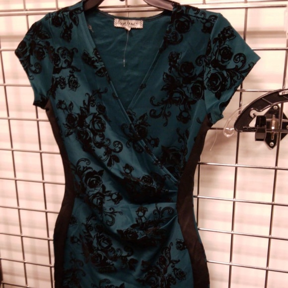 Dresses & Skirts - Brand new green black dress